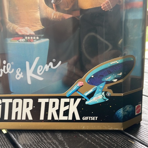 ✨ Collector Edition ~ 30th Anniversary Barbie & Ken Star Trek gift set ✨ - Picture 8 of 14